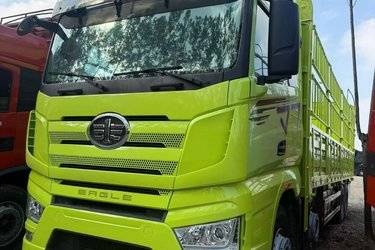 二手一汽解放 J7重卡 460马力 8X4 9.4米仓栅式载货车(国六) 前四后八 大柴二手载货车 黄牌图片