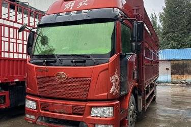 二手一汽解放 J6L中卡 领航版 绿通款 240马力 4X2 6.75米仓栅式载货车(国五) 单桥 大柴二手载货车 黄牌图片