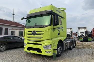 一汽解放 J7重卡 560马力 6X4 AMT自动挡牵引车(国六) 双驱 锡柴二手牵引车 黄牌