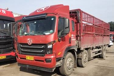 二手大运 祥龙 230马力 6X2 6.8米排半仓栅式载货车(国六) 前四后四 云内动力二手载货车 黄牌图片