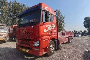 二手青岛解放 JH6重卡 420马力 8X4 9.5米仓栅式载货车(国五) 前四后八 锡柴二手载货车 黄牌图片