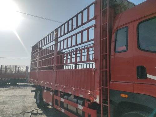 青岛解放 220马力 载货车