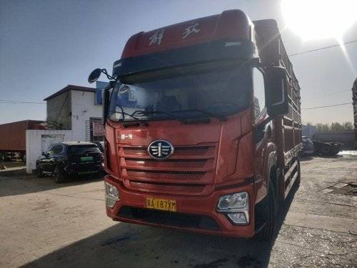 青岛解放 220马力 载货车