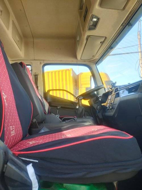 青岛解放 220马力 载货车