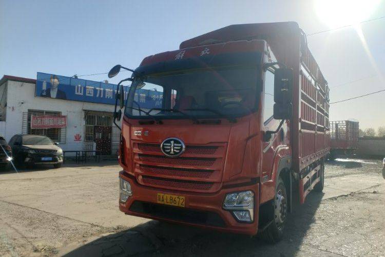 青岛解放 220马力 载货车