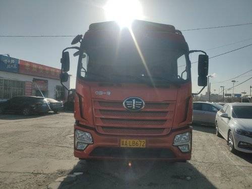 青岛解放 220马力 载货车