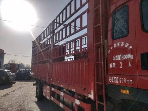 青岛解放 220马力 载货车