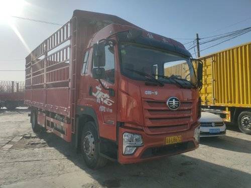 青岛解放 220马力 载货车