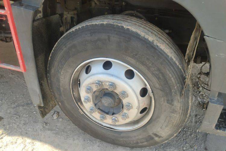 青岛解放 220马力 载货车