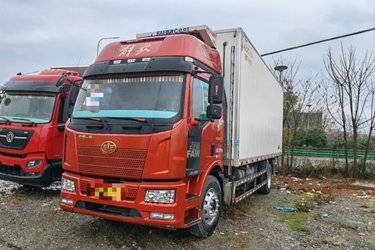 二手一汽解放 J6L 240马力 4X2 6.8米冷藏车(国五) 4X2 锡柴二手专用车冷藏车图片