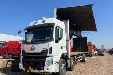 二手东风柳汽 乘龙H5中卡 270马力 4X2 9.6米厢式载货车(国五) 单桥 玉柴二手载货车 黄牌图片