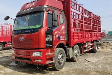 二手一汽解放 J6L中卡 240马力 6X2 7.7米仓栅式载货车(国五) 4X4 锡柴二手载货车 黄牌图片