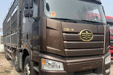二手一汽解放 新J6P重卡 绿通版 460马力 8X4 9.5米仓栅式载货车(国五) 前四后八 锡柴二手载货车 黄牌图片