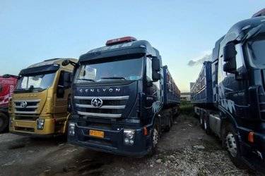 二手上汽红岩 杰狮C500重卡 520马力 6X4 牵引车(国五) 双驱 上菲红二手牵引车 黄牌图片
