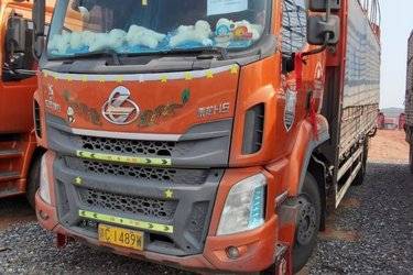 二手东风柳汽 乘龙H5中卡 240马力 4X2 6.8米仓栅式载货车(10挡)(速比4.111)(国五) 单桥 玉柴二手载货车 黄牌图片