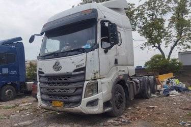 二手东风柳汽 乘龙H7重卡 430马力 6X2牵引车(国五) 双导 东风康明斯二手牵引车 黄牌图片
