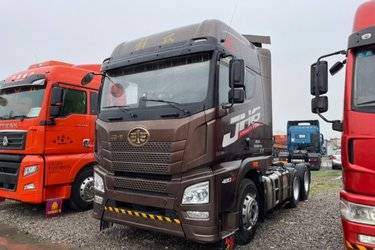 二手青岛解放 JH6重卡 480马力 6X4牵引车(国五) 双驱 潍柴二手牵引车 黄牌图片