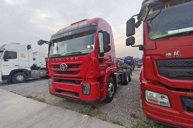 二手上汽红岩 杰狮M500重卡 北方版 460马力 6X4牵引车(国五) 双驱 南京依维柯二手牵引车 黄牌图片