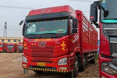 二手青岛解放 JH6重卡 290马力 6X2 9.5米仓栅式载货车(国五) 前四后四 潍柴二手载货车 黄牌图片