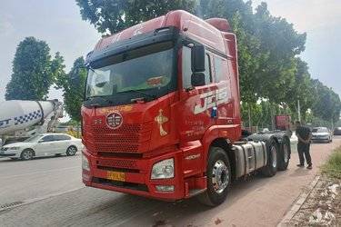 二手青岛解放 JH6重卡 480马力 6X4 AMT自动挡牵引车(国五) 双驱 潍柴二手牵引车 黄牌图片