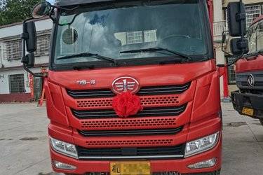 二手青岛解放 龙V2.0 220马力 4X2 平板运输车(国六) 4X2 潍柴二手专用车平板运输车图片