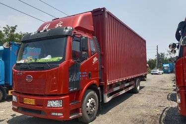 二手一汽解放 新J6L重卡 220马力 4X2 8.2米厢式载货车(国六) 单桥 一汽解放二手载货车 黄牌图片