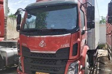 二手东风柳汽 新乘龙M3 220马力 4X2 7.5米冷藏车(国五) 4X2 玉柴二手专用车冷藏车图片