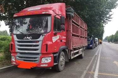 二手江淮 德沃斯Q9 195马力 4X2 6.78米仓栅式载货车(国六) 单桥 安徽康明斯二手载货车 黄牌图片