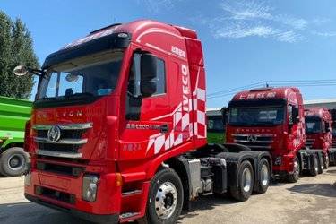 二手上汽红岩 杰狮C500重卡 520马力 6X4 AMT自动挡牵引车(ZF缓速器)(国五) 双驱 上菲红二手牵引车 黄牌图片