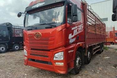 二手青岛解放 JH6重卡 领航版2.0 400马力 8X4 9.4米仓栅式载货车(法士特12挡)(国五) 前四后八 潍柴二手载货车 黄牌图片