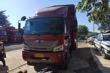 二手福田 瑞沃ES5 220马力 6X2 6.8米排半仓栅式载货车(国六) 前四后四 潍柴二手载货车 黄牌图片