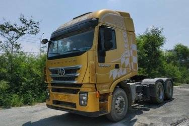 二手上汽红岩 杰狮C500重卡 轻量化版 560马力 6X4牵引车(国五) 双驱 菲亚特二手牵引车 黄牌图片