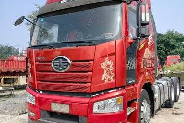 二手一汽解放 J6P重卡 领航版 460马力 6X4牵引车(国五) 双驱 锡柴二手牵引车 黄牌图片
