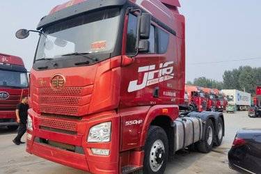 二手青岛解放 JH6重卡 550马力 6X4牵引车(国五) 双驱 潍柴二手牵引车 黄牌图片
