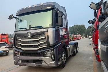 中国重汽 HOWO Max重卡 480马力 6X4牵引车(国六) 双驱 潍柴二手牵引车 黄牌