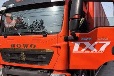 二手中国重汽 HOWO TX 290马力 4X2 9.6米厢式载货车(国六) 单桥 曼二手载货车 黄牌图片