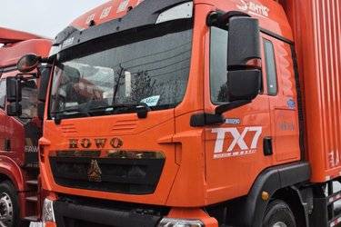 二手中国重汽 HOWO TX 290马力 4X2 9.6米厢式载货车(国六) 单桥 曼二手载货车 黄牌