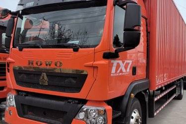 二手中国重汽 HOWO TX 290马力 4X2 9.6米翼开启厢式载货车(国六) 单桥 曼二手载货车 黄牌