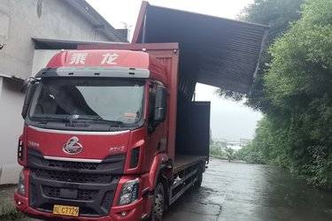 二手东风柳汽 乘龙H5 290马力 4X2 9.7米厢式载货车(国六) 单桥 玉柴二手载货车 黄牌