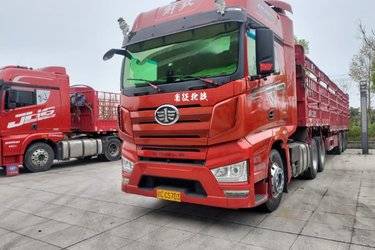 一汽解放 J7重卡 550马力 6X4牵引车(国五) 双驱 锡柴二手牵引车 黄牌