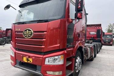 一汽解放 J6P重卡 550马力 6X4牵引车(国五) 双驱 锡柴二手牵引车 黄牌