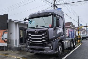 二手中国重汽 HOWO Max重卡 480马力 6X4牵引车(国六) 双驱 潍柴二手牵引车 黄牌