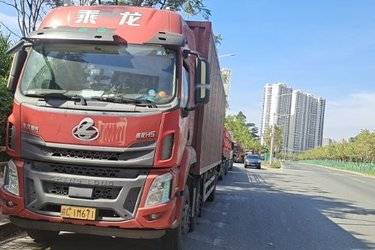 二手东风柳汽 乘龙H5中卡 240马力 6X2 9.6米厢式载货车(国五) 前四后四 玉柴二手载货车 黄牌