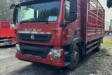 二手中国重汽 HOWO TX重卡 240马力 4X2 6.75米仓栅式载货车(国五) 单桥 曼二手载货车 黄牌