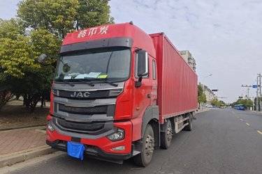 二手江淮 格尔发A5WⅢ重卡 350马力 6X2 9.7米厢式载货车(国六) 前四后四 大柴二手载货车 黄牌图片