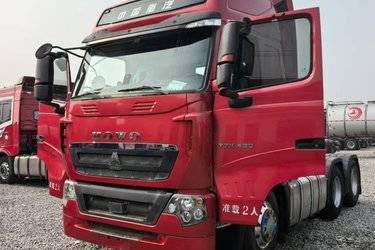 中国重汽 HOWO T7H重卡 460马力 6X4牵引车(国五) 双驱 曼二手牵引车 黄牌