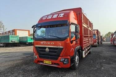 二手中国重汽HOWO G5X中卡 220马力 6.75米排半仓栅式载货车(国六) 单桥 潍柴二手载货车 黄牌图片