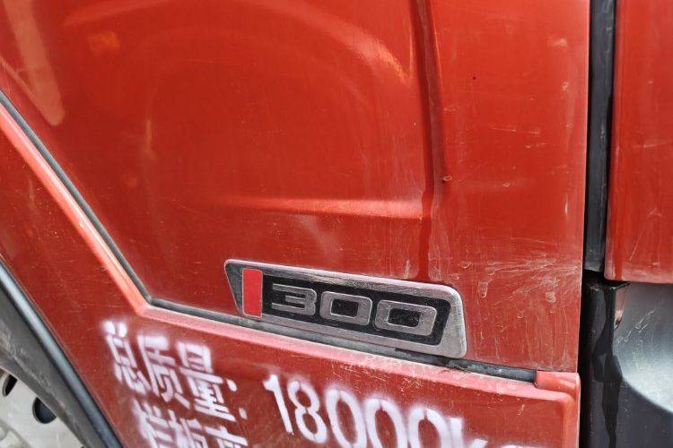 二手青岛解放 300马力 载货车