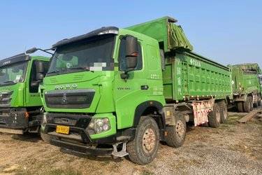 中国重汽 HOWO T7H重卡 440马力 8X4 7.6米自卸车(国五) 前四后八 曼二手自卸车 黄牌