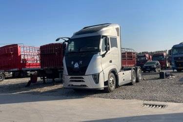 中国重汽 黄河 X7 570马力 6X4 AMT自动挡牵引车(液缓)(国六) 双驱 曼二手牵引车 黄牌